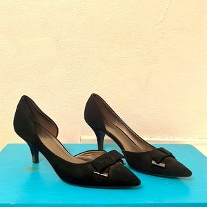 kelly&katie women’s size 9 black pointed heels with a bow